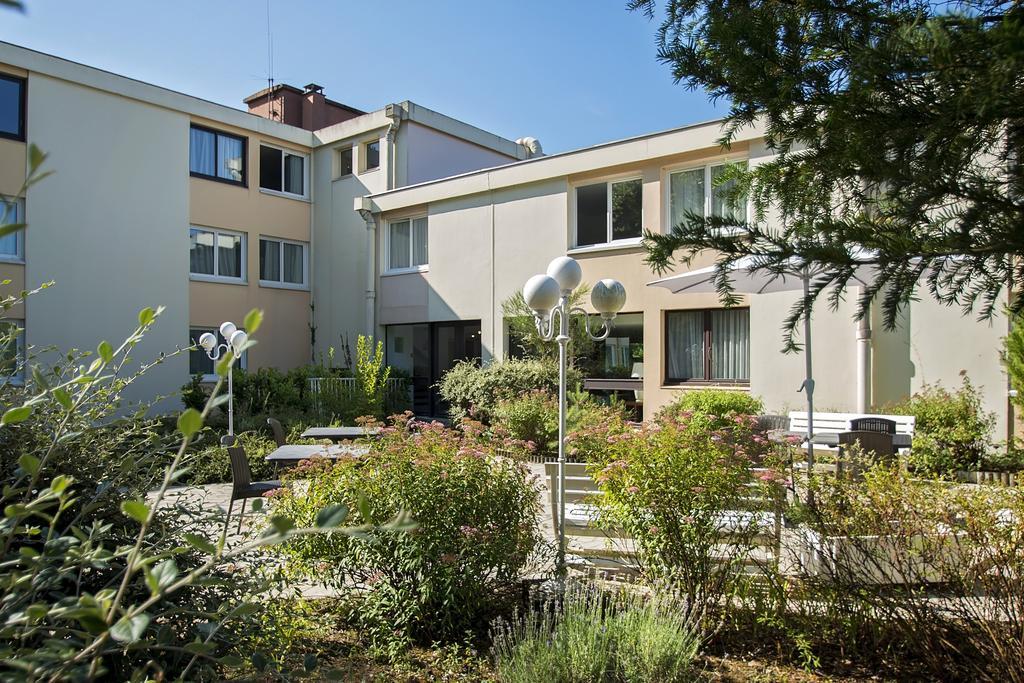 Kyriad Nemours Exterior photo